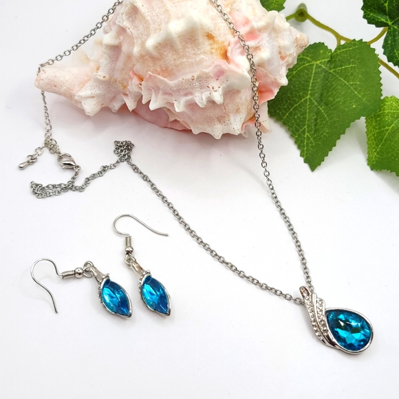 Blue topaz necklace Sterling - Picture 5 of 5